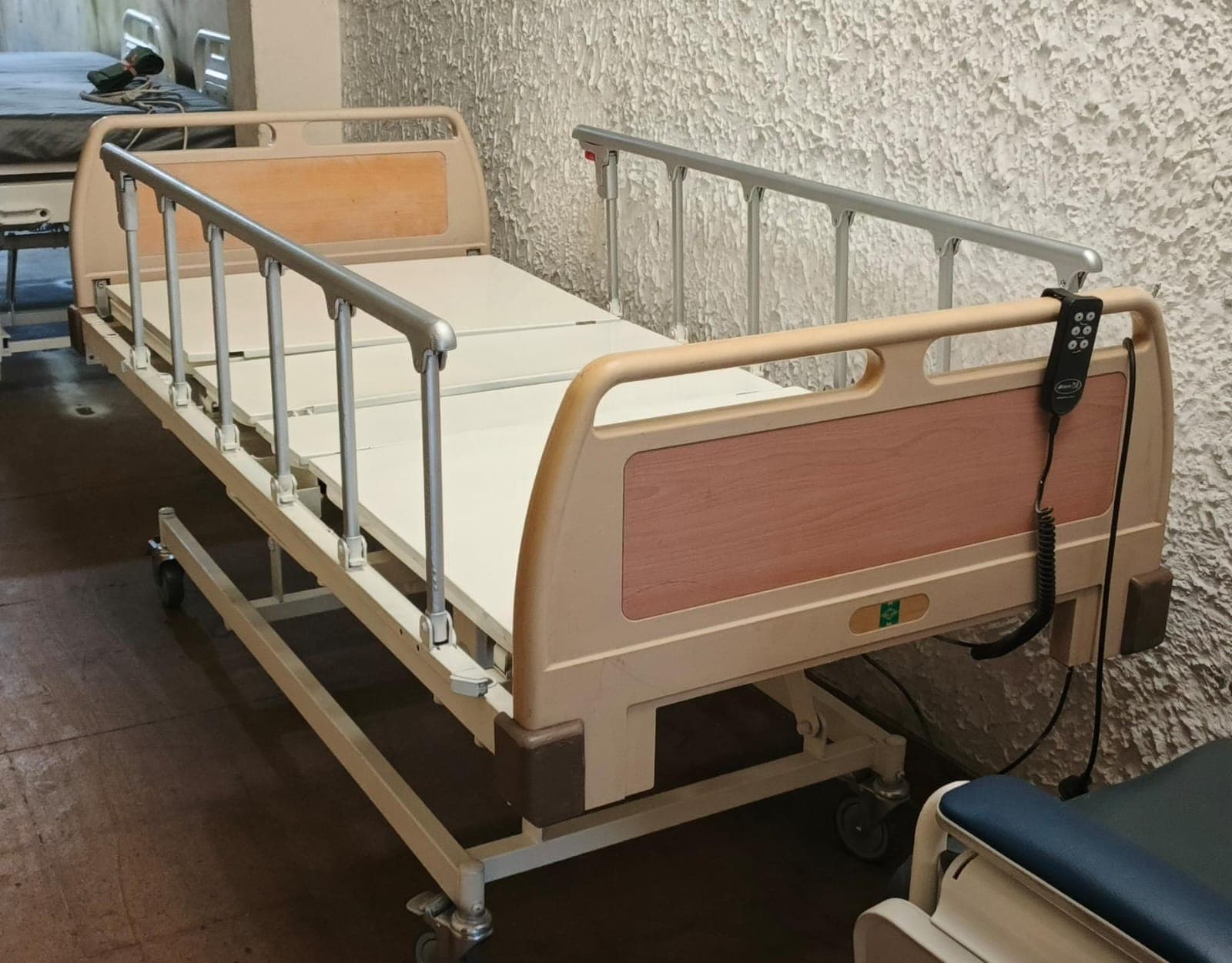 Cama hospitalaria eléctrica multifunción